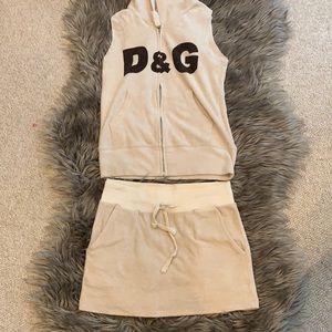 Hooded top and skirts